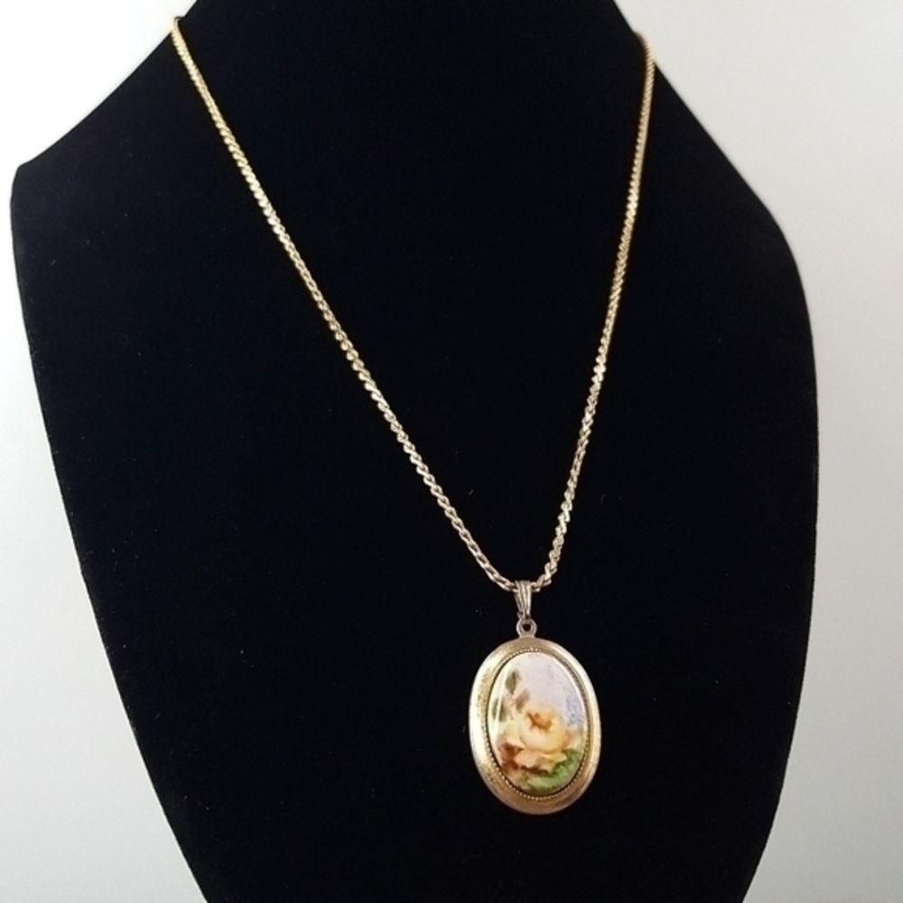 Vintage floral pendant and chain necklace